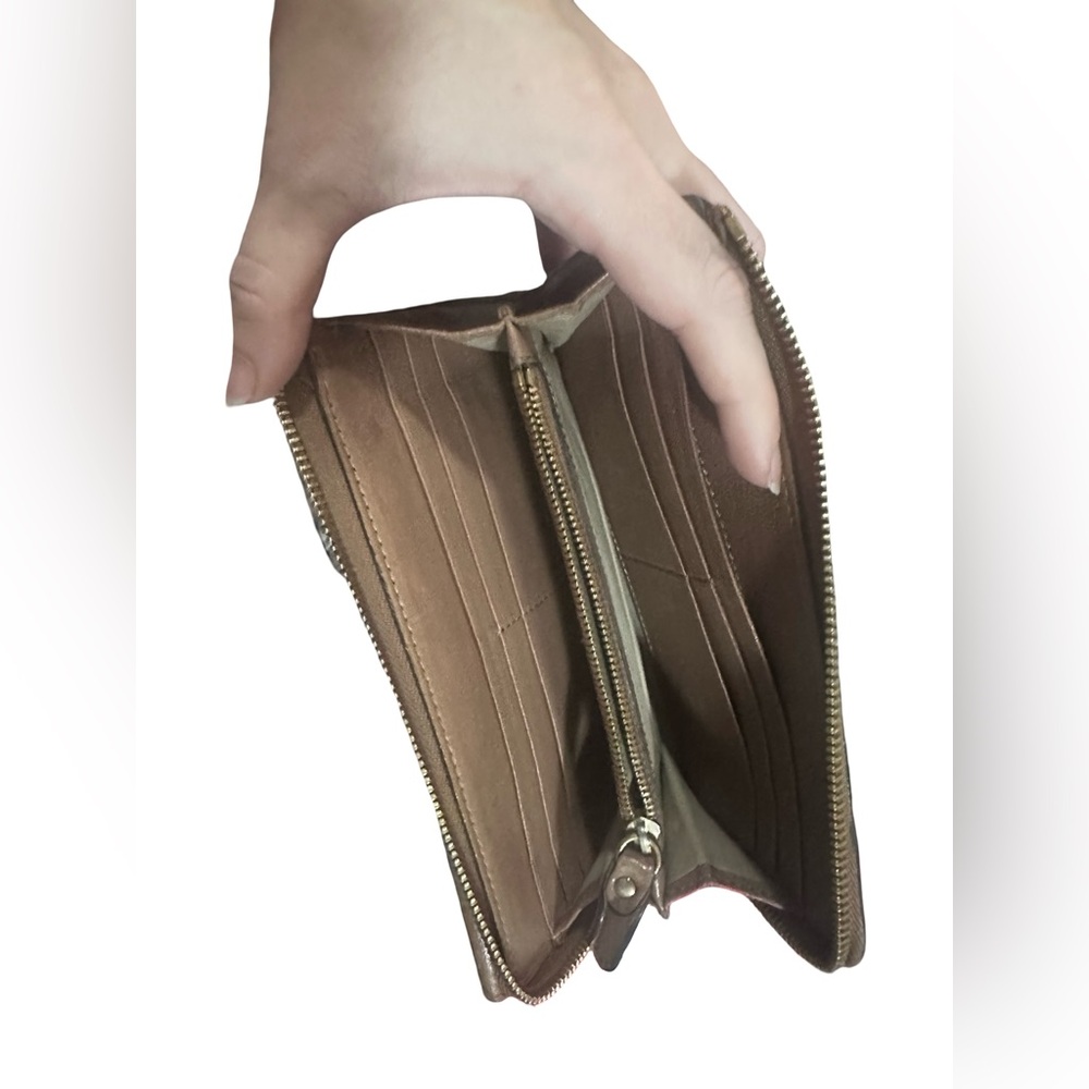 Chloé Elsie continental long wallet Beige Color With Turn Lock 7.5x4.5 COA - Picture 9 of 15